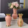 أزهار الزهور المصنوعة من الخزف المموج في البنوم الذهبي، مثل الزهور المصنوعة من الزخارف المصنوعة من الذهب details Picture